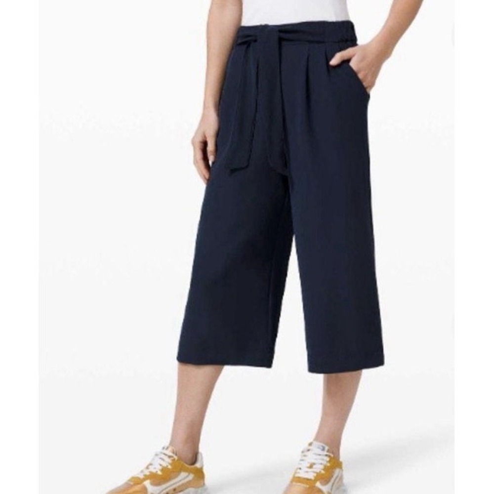 Lululemon Noir Crop Wide Leg Pants True Navy Blue Tie Waist Pleated Size 6